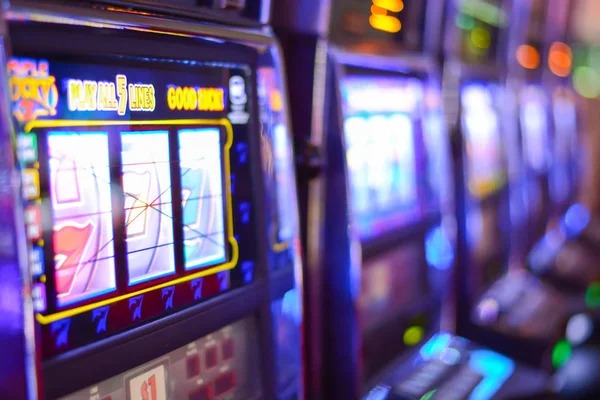 Card values — Ace to King, hand totals Card values and hand totals in Baccarat